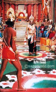 lord-shiva-comes-to-see-baby-krishnaRavan came forward to lift Angad;s Foot