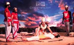 Lakshman fells down and indrajit tried to lift him